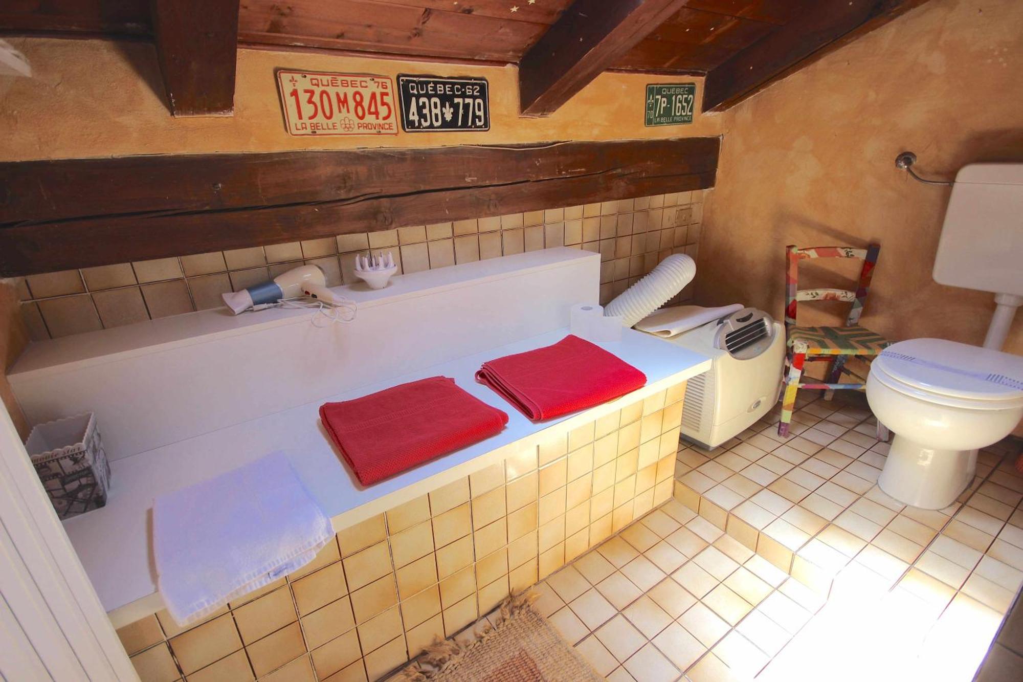 Vr Holiday Scale Qb Apartment